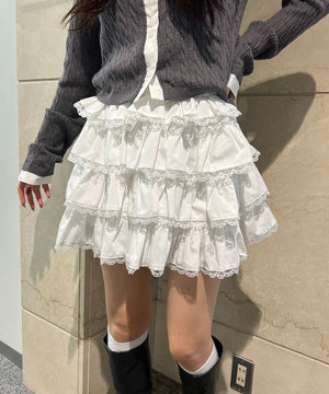 ホワイト モデル：160㎝ F着用