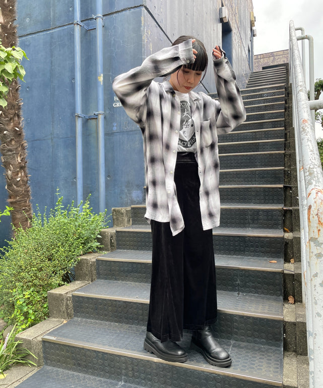 【低身長向け】ベロアスリットマーメイドスカート/ブラック　モデル：152㎝　XS着用
