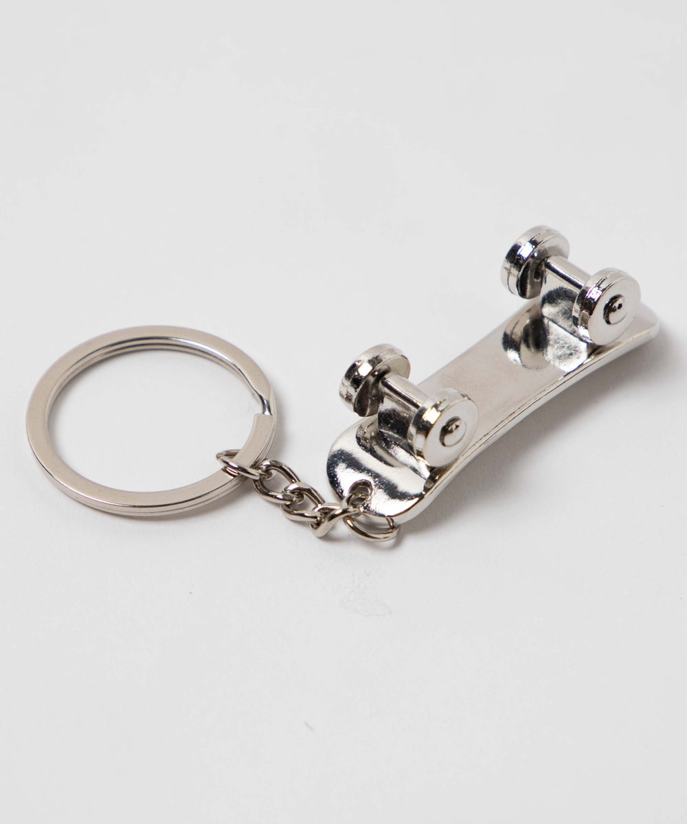 メタルスケボーキーホルダー