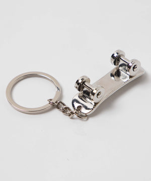 メタルスケボーキーホルダー