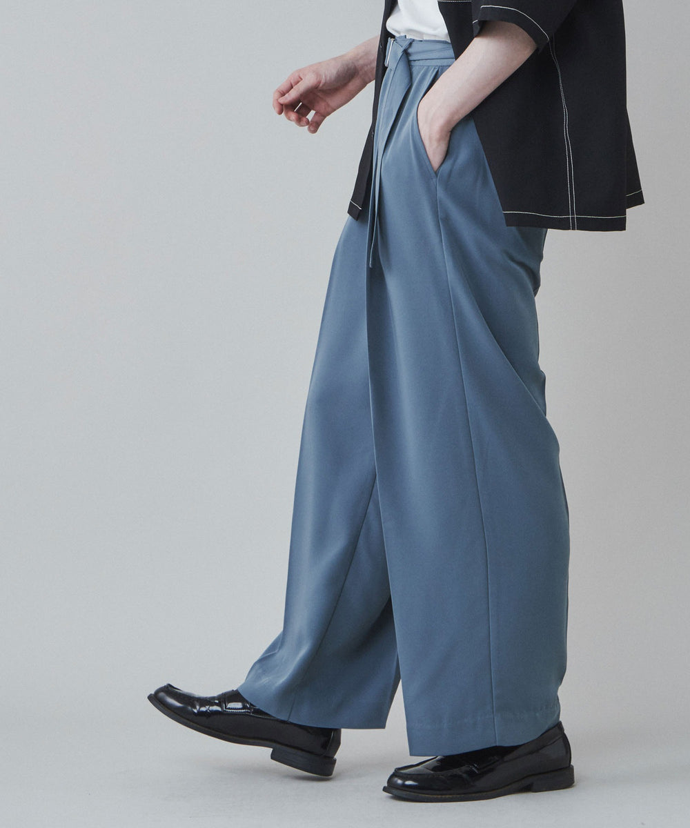 ブルーその他 モデル：180cm L着用