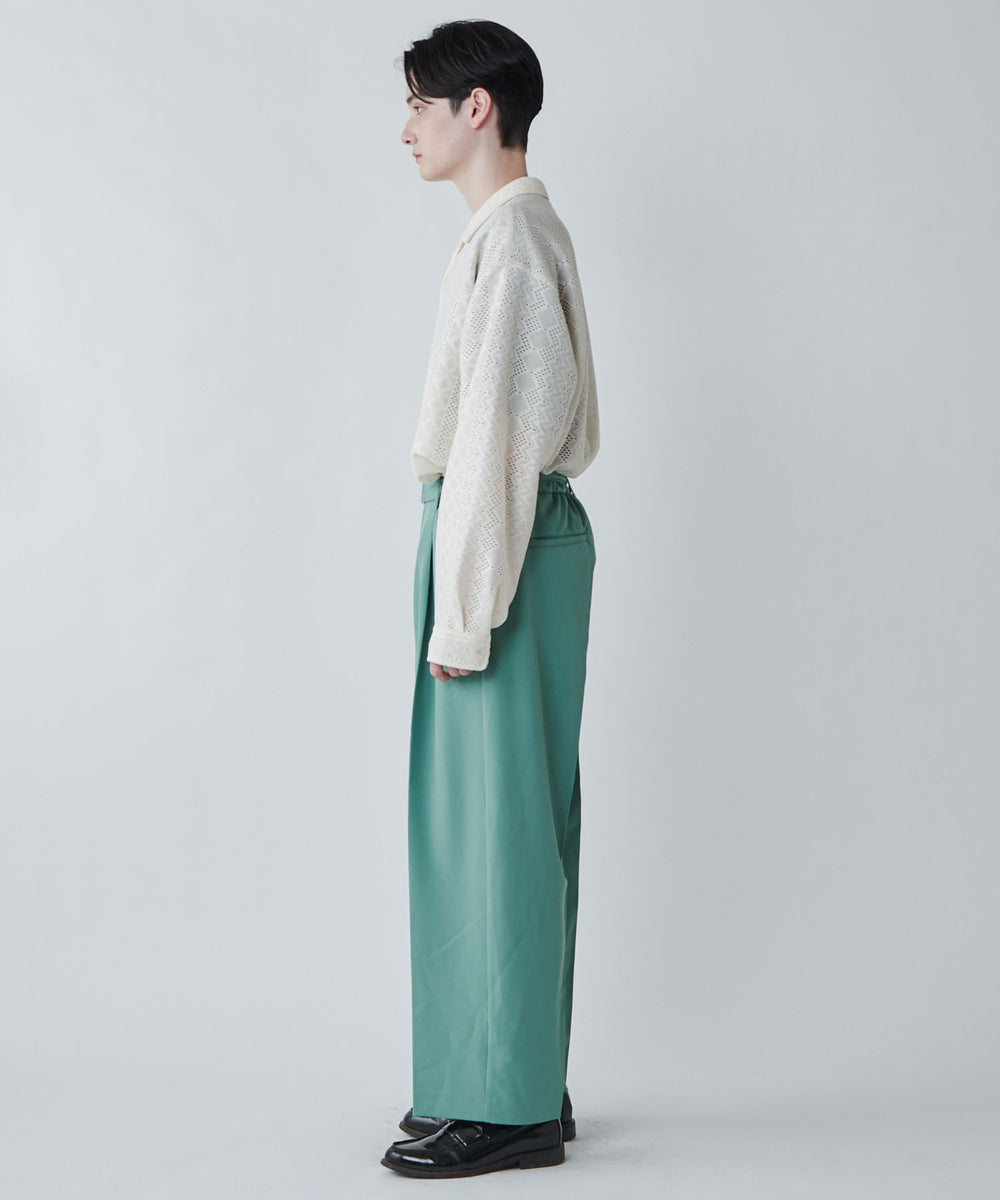 ホワイトその他 モデル：180cm L着用