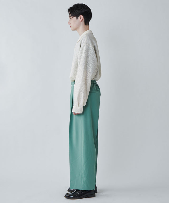 ホワイトその他 モデル：180cm L着用