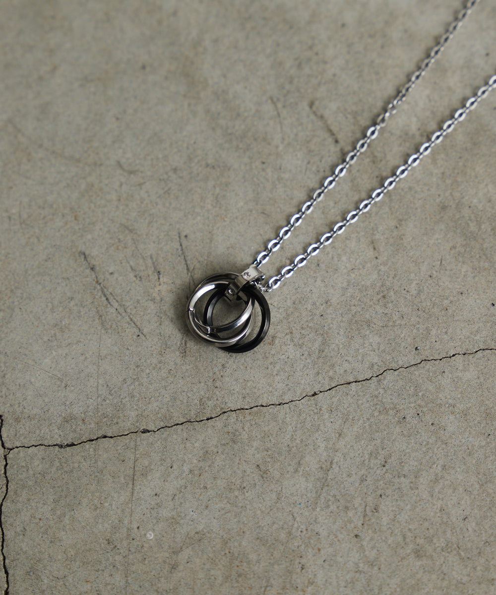 ミニトリプルリングチェーンネックレス