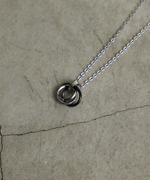 ミニトリプルリングチェーンネックレス