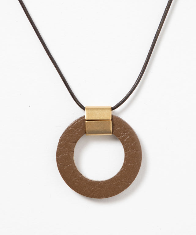 CSレザーリングネックレス