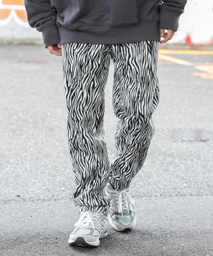 柄2 モデル : 174cm L着用