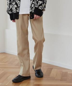 ベージュ　モデル：177cm L着用