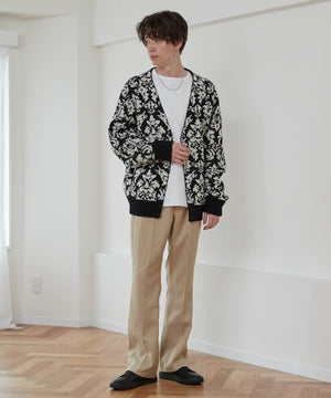 ベージュ　モデル：177cm L着用