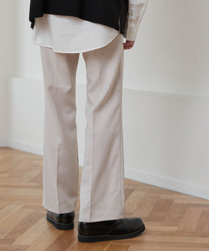 ホワイトアイボリー　モデル：177cm L着用