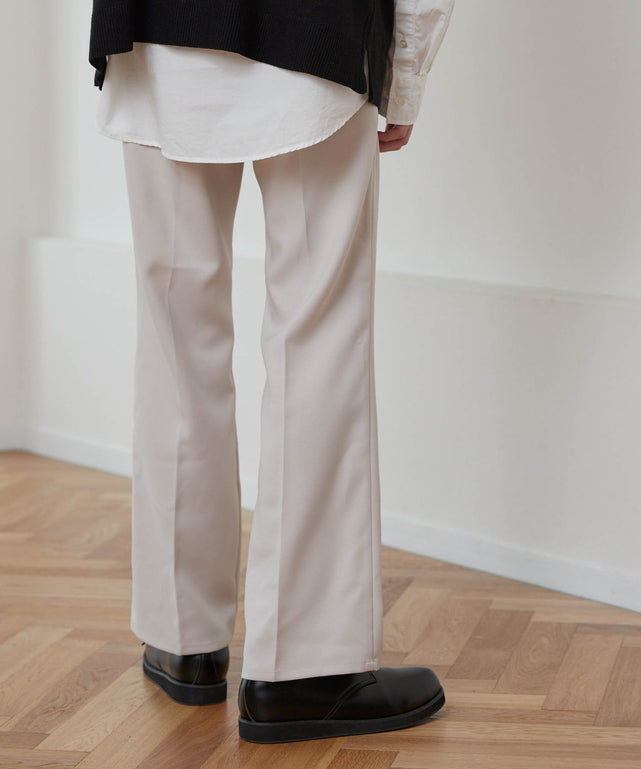 ホワイトアイボリー　モデル：177cm L着用