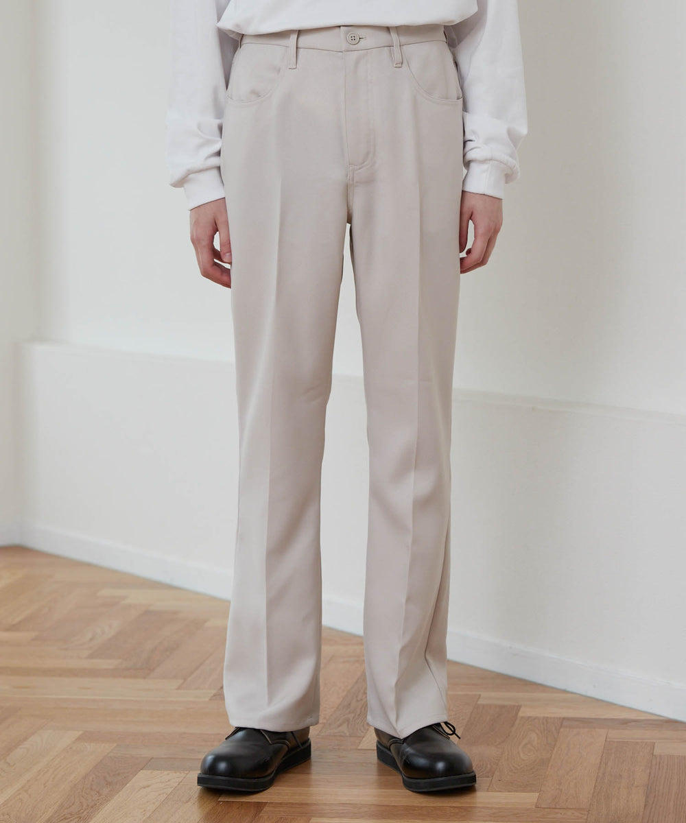 ホワイトアイボリー　モデル：177cm L着用