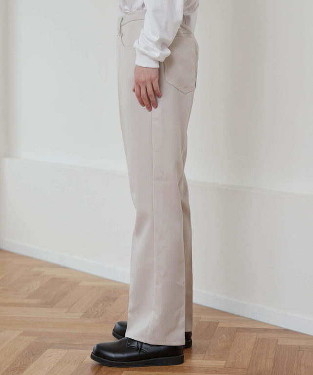 ホワイトアイボリー　モデル：177cm L着用