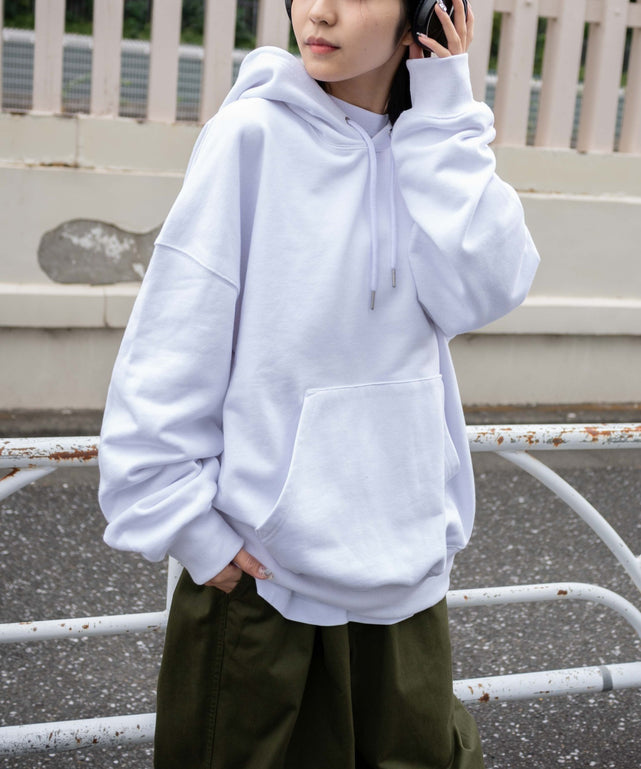 ホワイト　モデル：158cm L着用