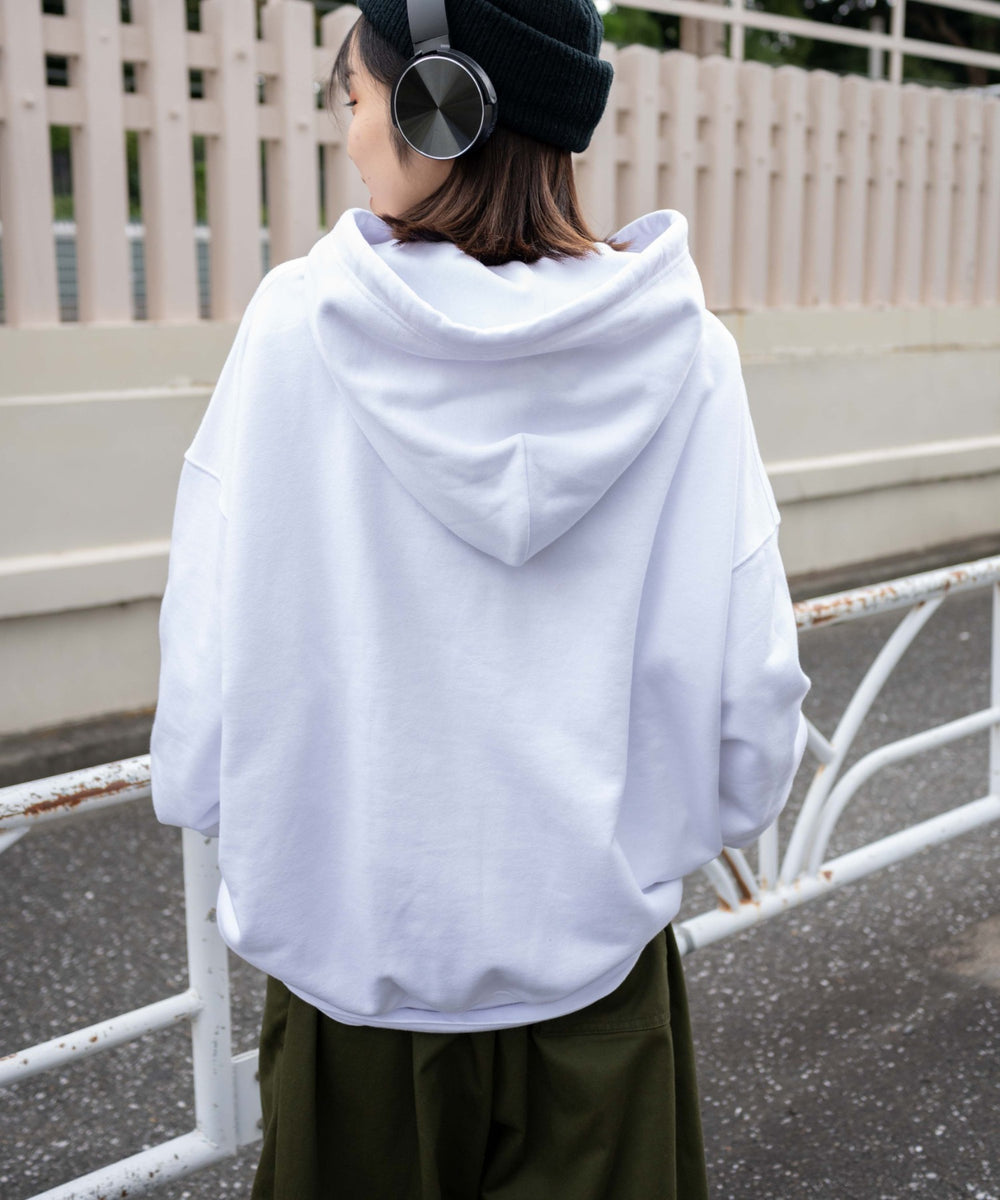 ホワイト　モデル：158cm L着用