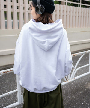 ホワイト　モデル：158cm L着用