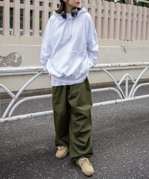 ホワイト　モデル：158cm L着用