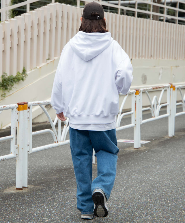 ホワイト モデル：174cm L着用