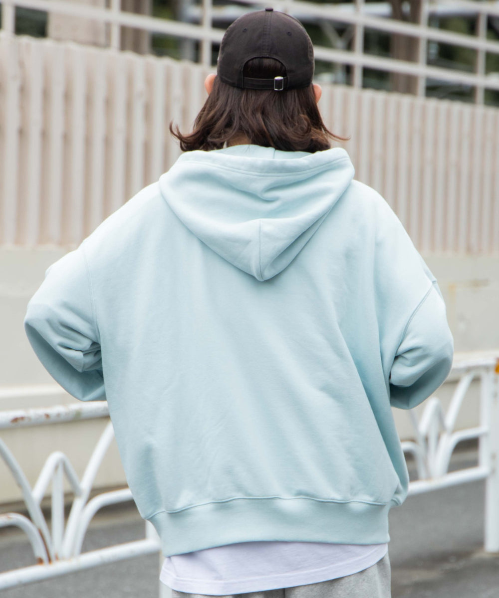 ブルーその他 モデル：174cm L着用