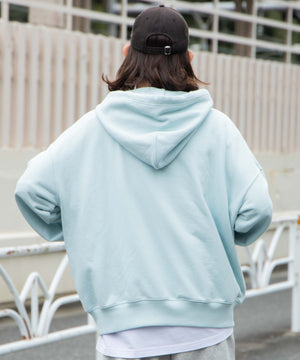 ブルーその他 モデル：174cm L着用