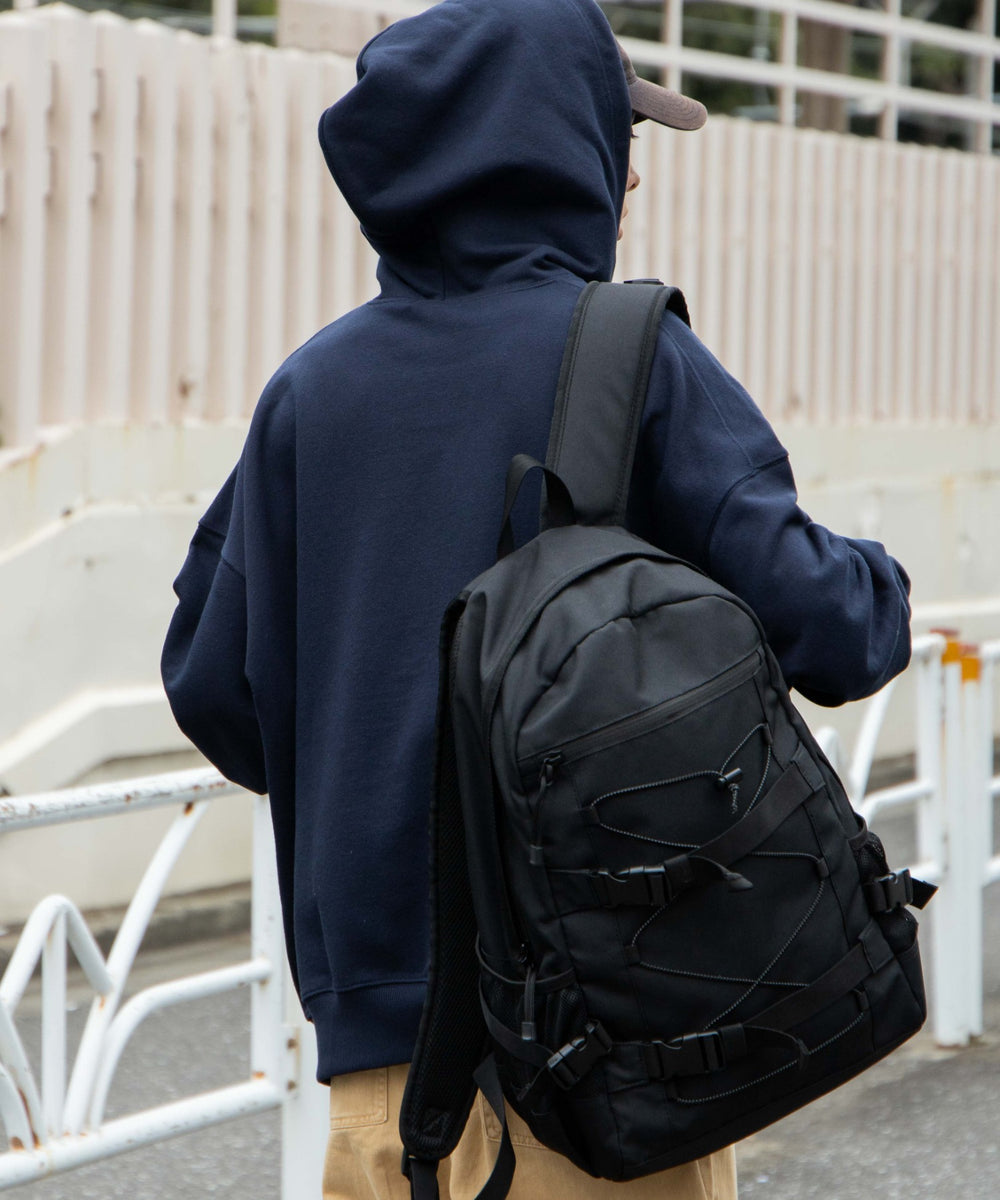 ネイビー モデル：174cm L着用