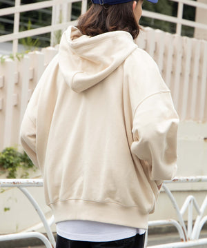 Lベージュ モデル：174cm L着用