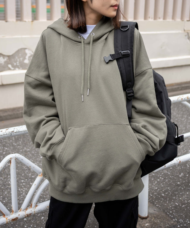 カーキ　モデル：158cm L着用