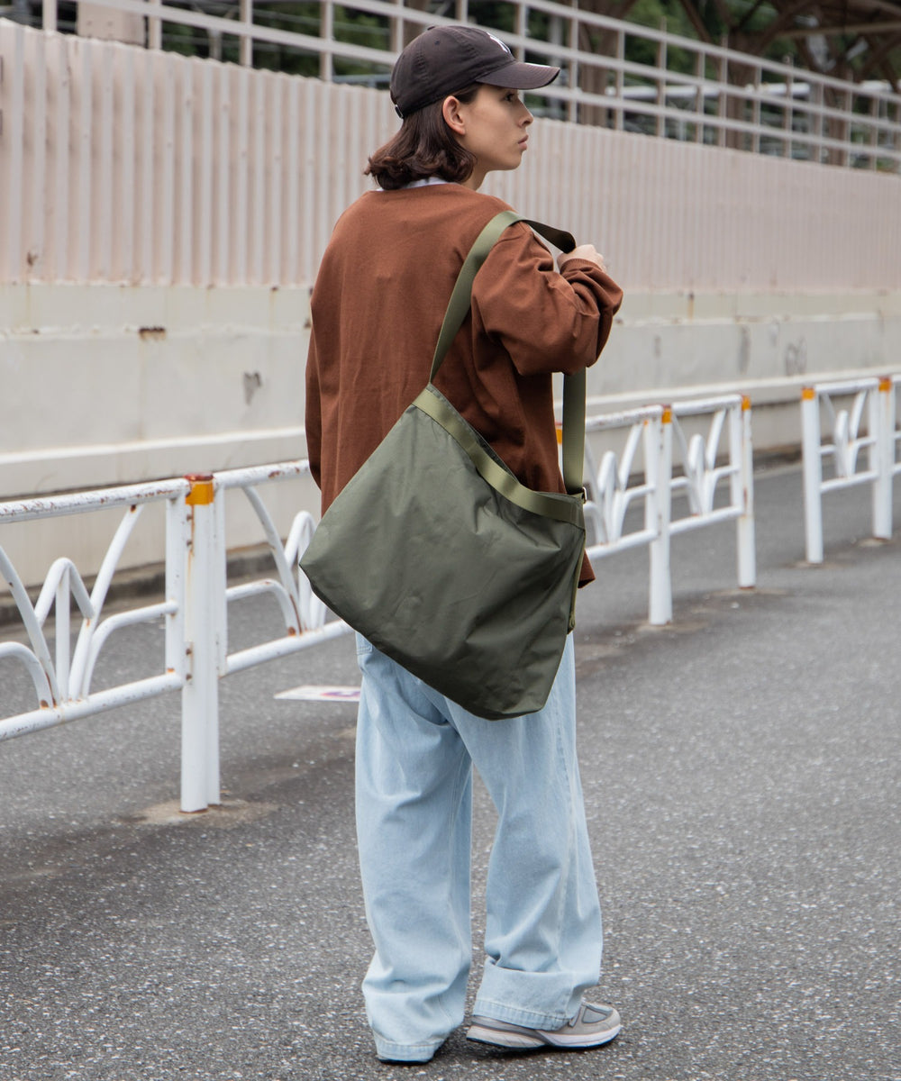 ブラウン　モデル：174cm L着用