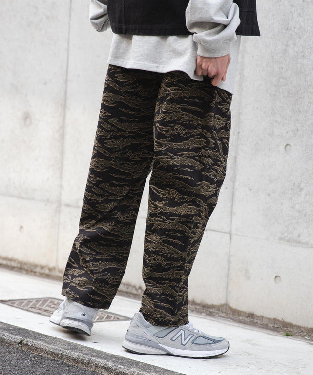 総柄ワイドイージーパンツ