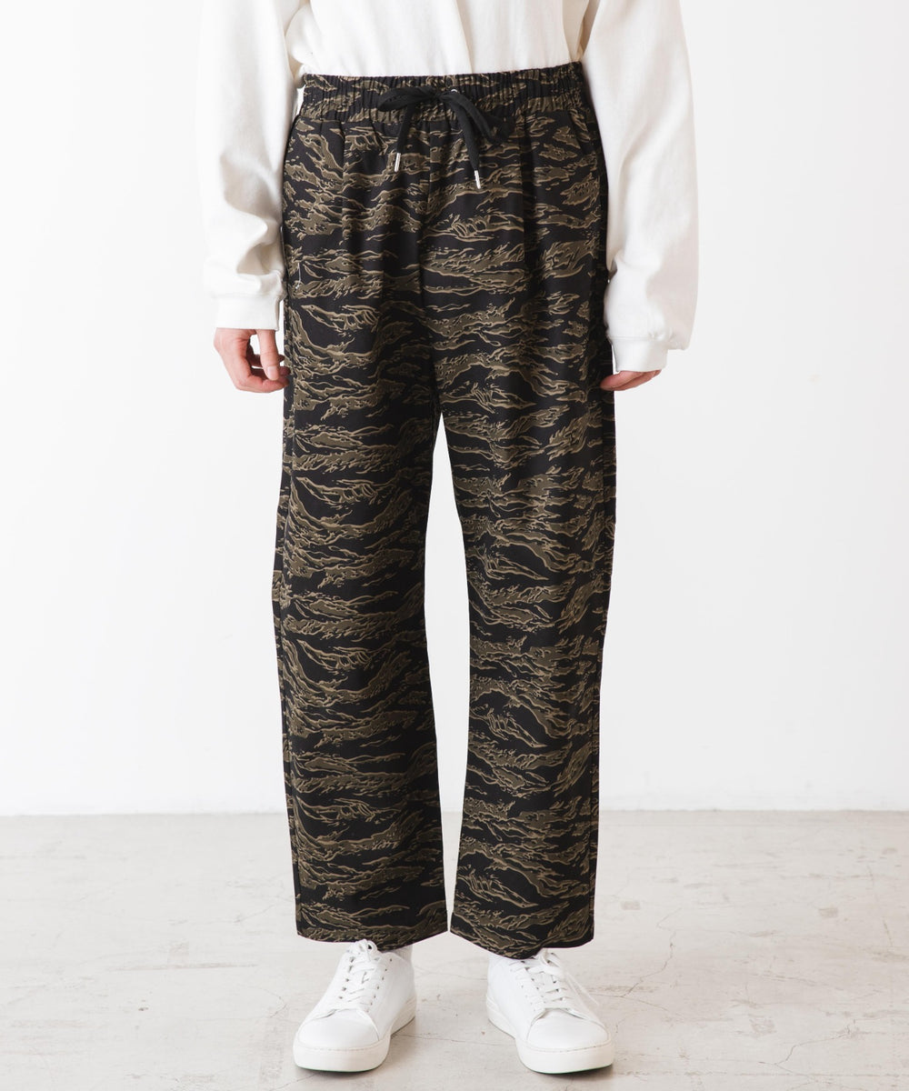総柄ワイドイージーパンツ