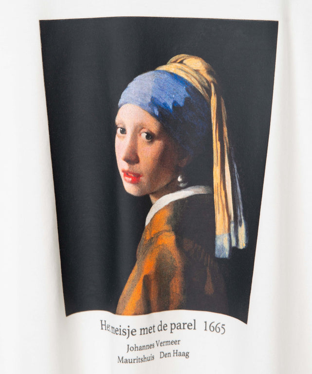 ホワイト／真珠の耳飾り少女