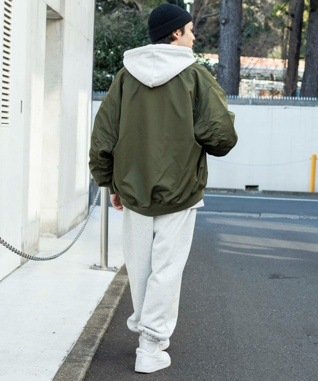 カーキ モデル：175cm L着用