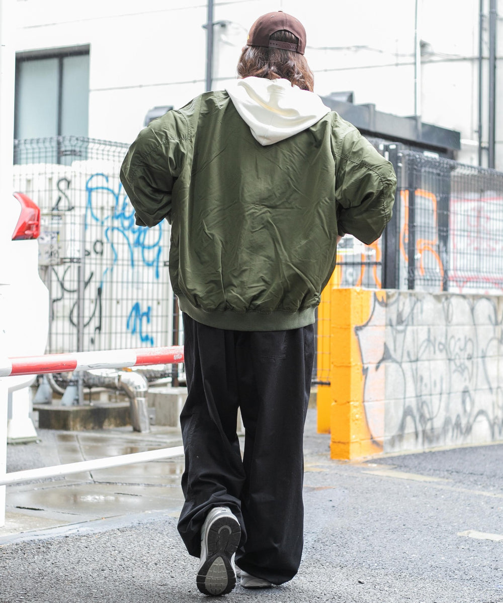 カーキ モデル：174cm L着用