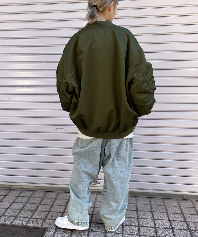 カーキ モデル：157cm L着用