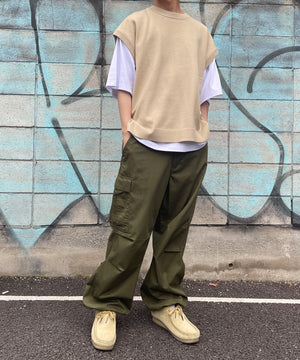 Lベージュ　モデル：175cm L着用