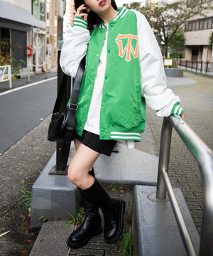 グリーンその他　モデル：154cm　L着用 