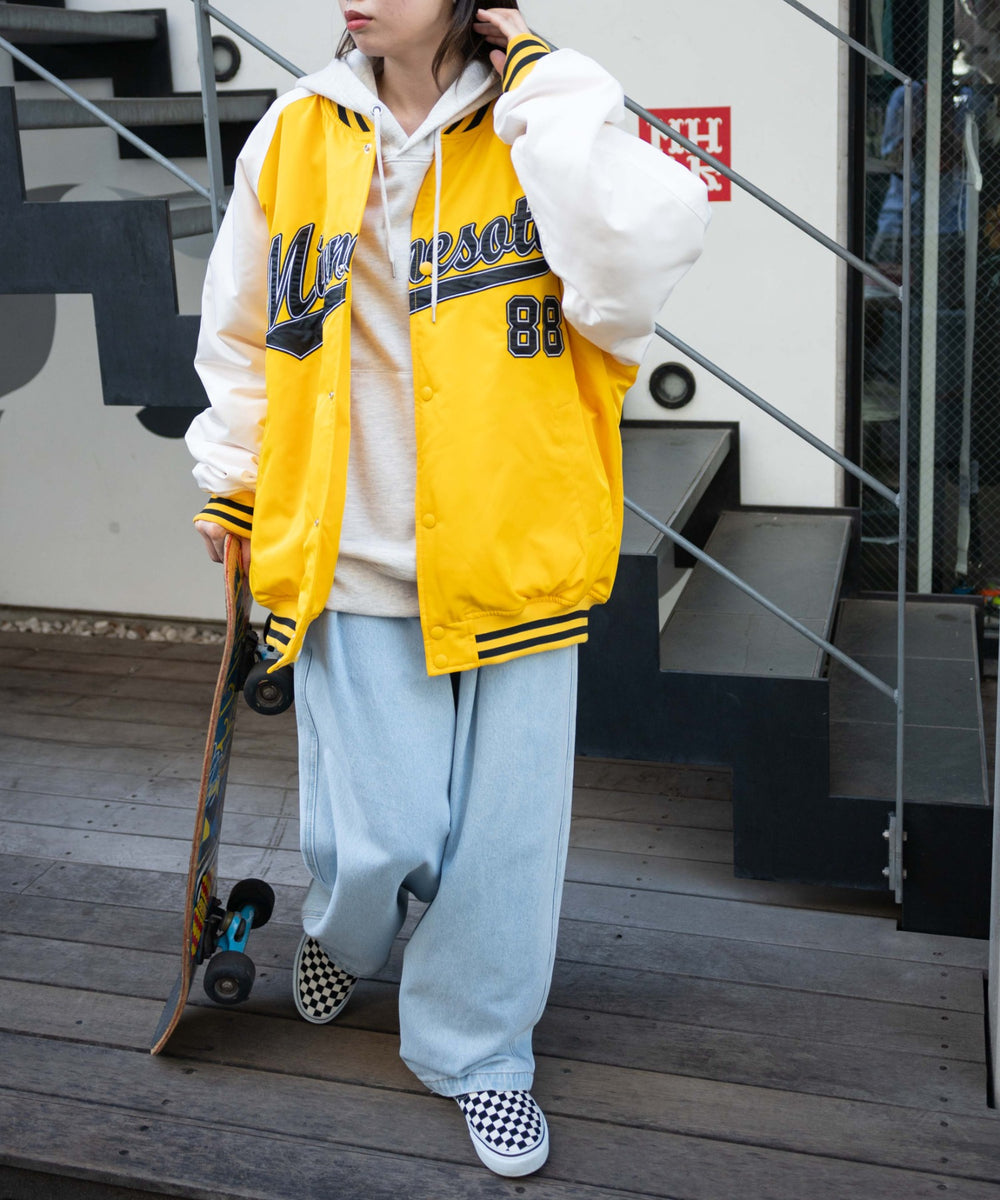 イエロー　モデル：154cm　L着用 