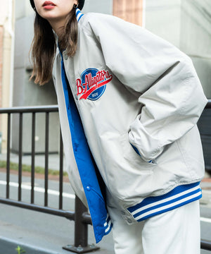 グレー　モデル：154cm　L着用 