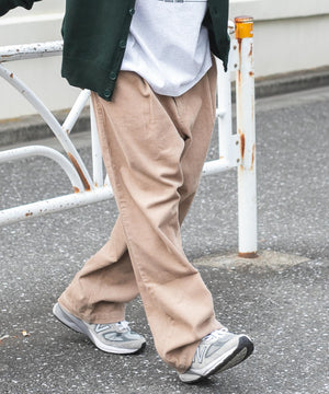 ベージュ モデル：174㎝ L着用