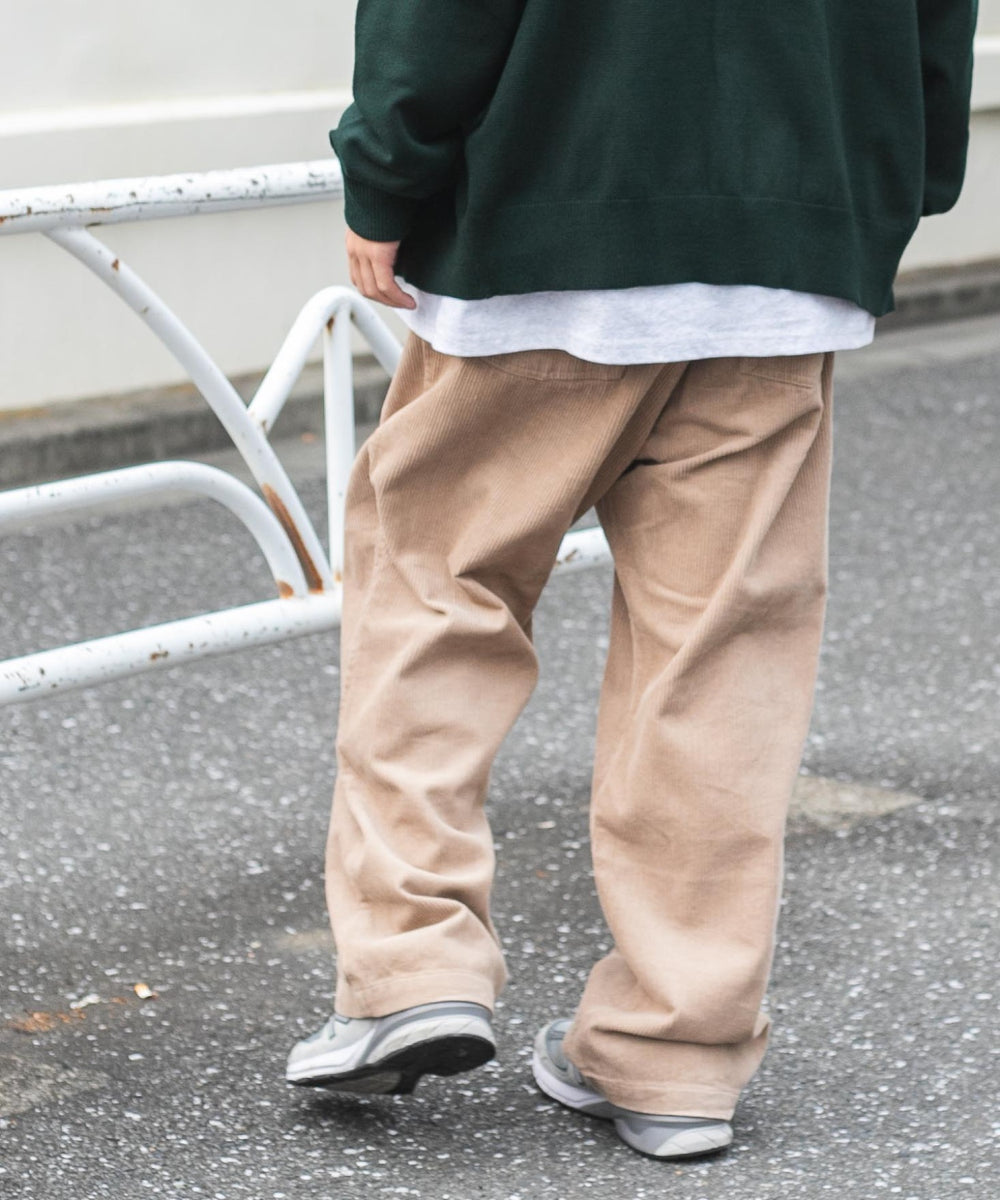 ベージュ モデル：174㎝ L着用