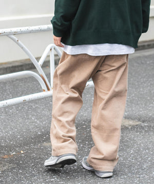 ベージュ モデル：174㎝ L着用