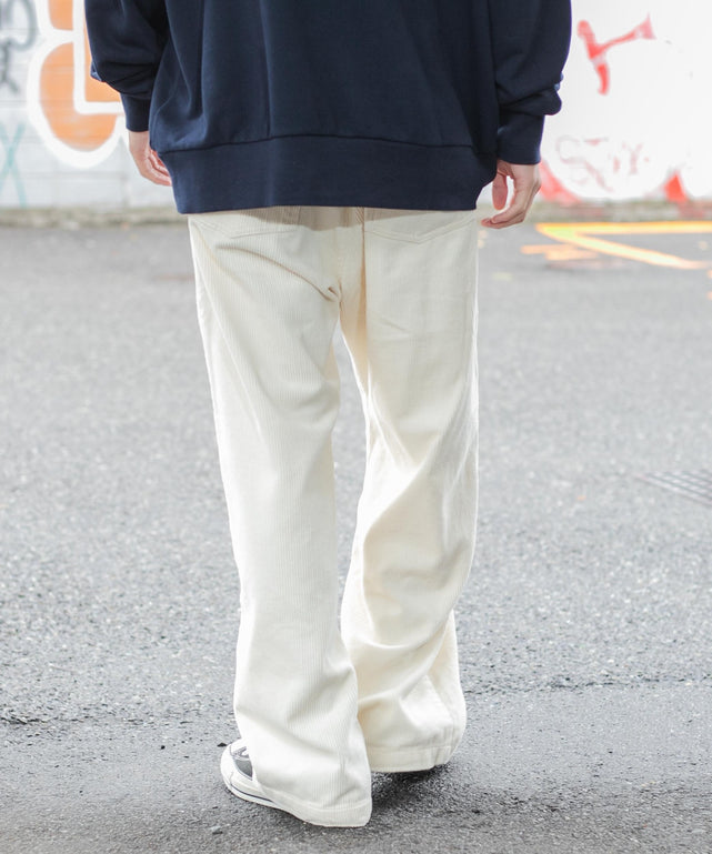 ホワイトアイボリー  モデル：174㎝ L着用