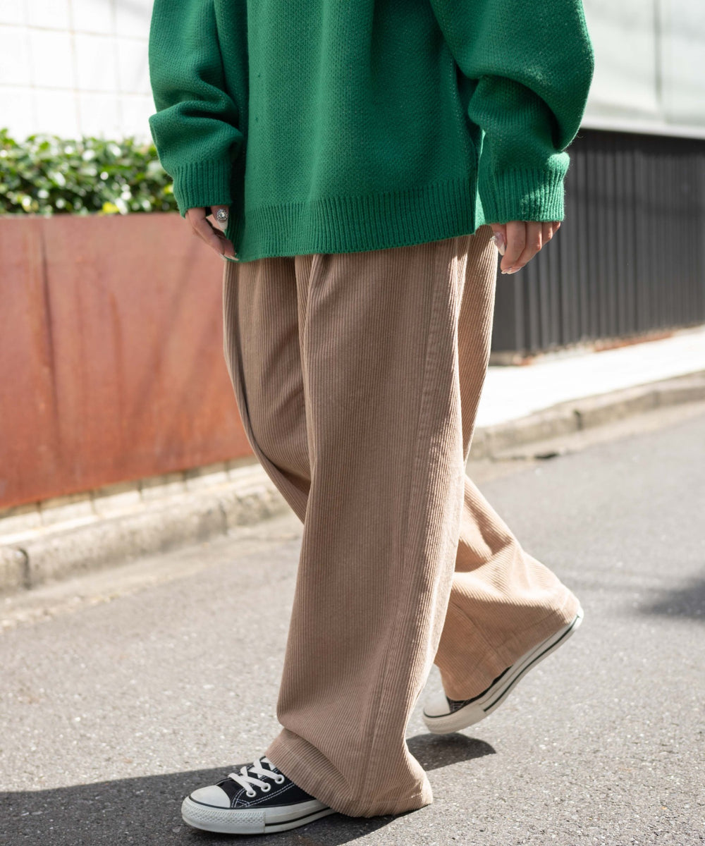 ベージュ　モデル:161cm L着用