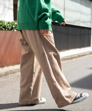 ベージュ　モデル:161cm L着用