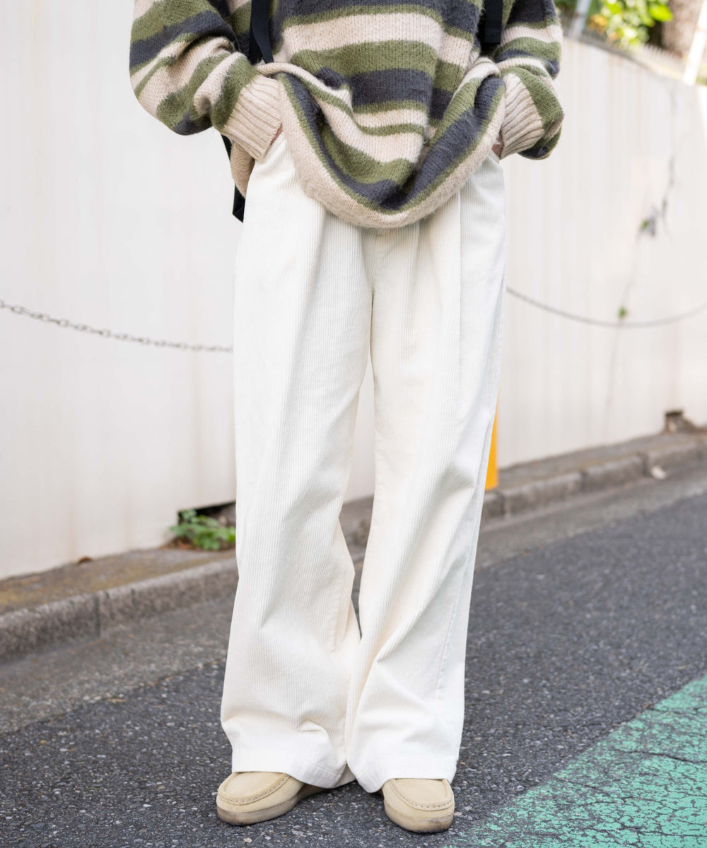 ホワイトアイボリー　モデル:161cm L着用