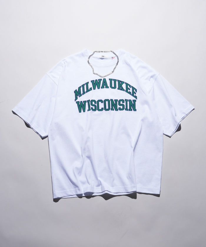 アクセ付きグラフィックT