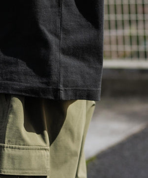 アクセ付きグラフィックT