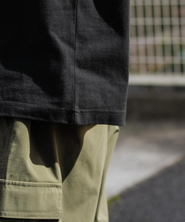 アクセ付きグラフィックT