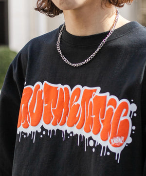 アクセ付きグラフィックT