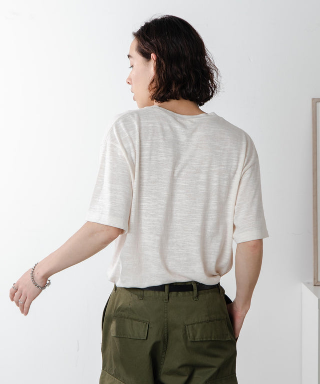 オフホワイト モデル：174㎝ L着用